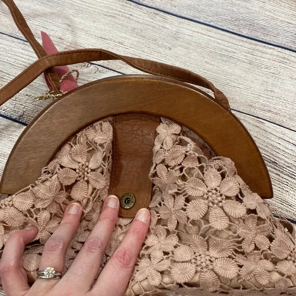 Vegan Beaumont Meadows Crossbody Bag from Ruche - Picture 6 of 7